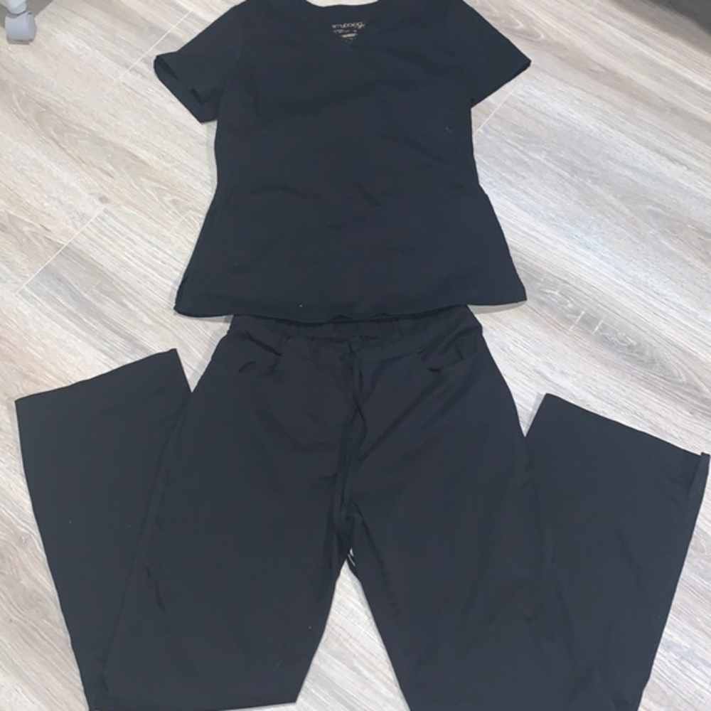 Scrubology scrubs balck top and bottom set